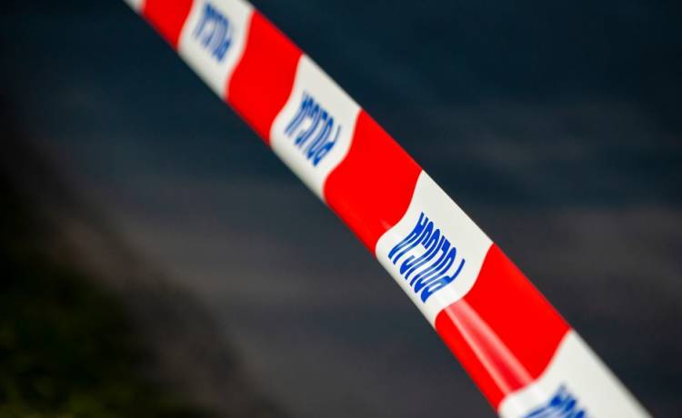 Szokujące odkrycie w Krakowie. Mieszkaniec jednego z bloków trzymał u siebie 150 pocisków artyleryjskich i bombę lotniczą!                      