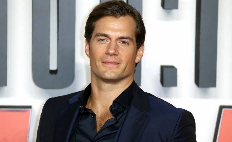 Henry Cavill randkuje ze swoją szefową? Gwiazdor "Wiedźmina" stanął w obronie ukochanej