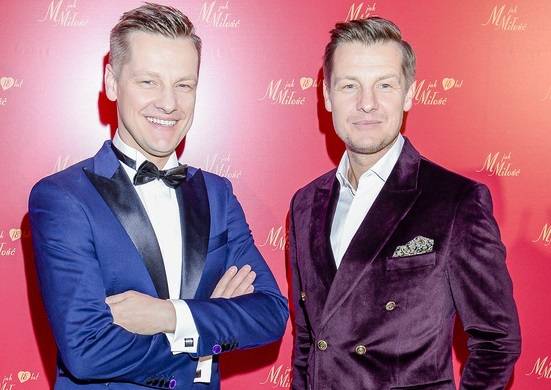 Bracia Mroczkowie świętują dzisiaj 37. urodziny! Jak wyglądały ich początki w "M jak Miłość"?                                                                                 