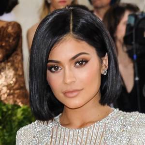 Kylie Jenner zrzuciła ubrania i wskoczyła w bikini. Fanom opadły szczęki [FOTO]