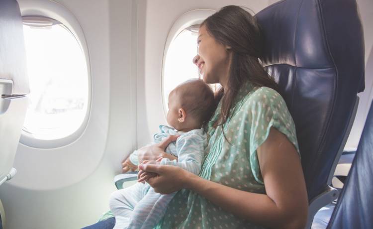 Dziecko płakało w samolocie. Jeden z pasażerów wpadł w furię. Skandal na pokładzie [WIDEO]