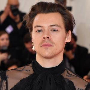 To już pewne! Harry Styles ściął włosy. W komentarzach płacz