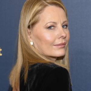 Ewa Skibińska w odważnym bikini i z nogą w gipsie. Uwagę przykuwają jej różowe kule [FOTO]