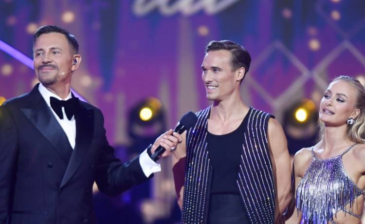 Krzysztof Ibisz, Maurycy Popiel, Sara Janicka. Fot. AKPA