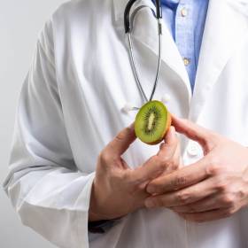 Wielu Polaków omija je w sklepie. Badania wskazują wprost, że te owoce wspierają pracę jelit