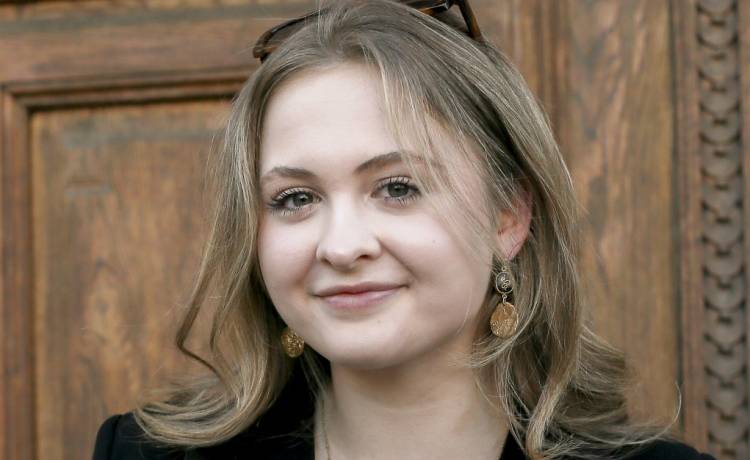 Sonia Szyc jest bardzo podobna do ojca! Córka Borysa Szyca pojawiła się na premierze swojego debiutanckiego filmu 