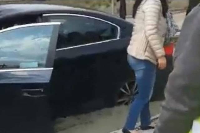 "Co nam pani zrobiła, szanowna pani"? Kobieta wjechała na świeżo wylany beton [WIDEO]