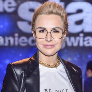 Blanka Lipińska odsłania wyrzeźbiony brzuch. Tak pisarka wypoczywa na wakacjach! [ZDJĘCIE]          