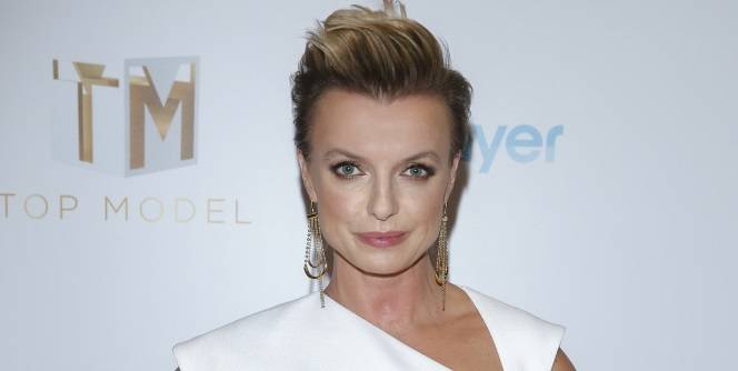 Tylko rozpięta koszula otula jej ciało. 48-letnia jurorka "Top Model" dała się ponieść. Wyzywająco?! [FOTO]