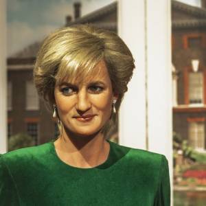 5.sezon serialu „The Crown” Elizabeth Debicki i Dominic West jako Karol i Diana. Aktorka wygląda identycznie jak księżna Di!