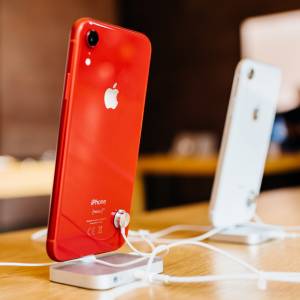 Apple musi wypłacić rekompensaty. Koncern celowo zaniżał wydajność iPhone'ów