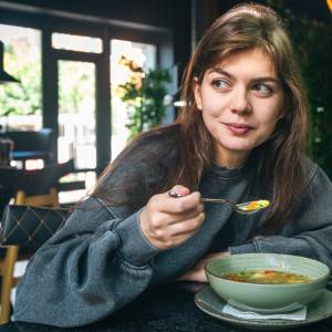 Dlatego rosół mętnieje. Wielu Polaków popełnia ten błąd