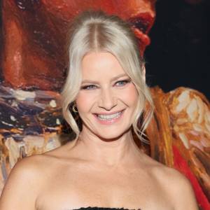 Małgorzata Kożuchowska LEŻY NA SCHODACH i rozmyśla o przyszłości. "Trzeba się zmobilizować" [FOTO]