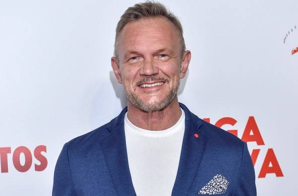 Cezary Pazura świętuje 59. urodziny! Aktor pochwalił się wysportowanym ciałem. "Zawyżasz poziom!"