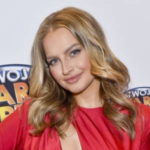 Karolina Pisarek w bikini wygrzewa się na leżaku. Internauci komentują: "Pięknie" [FOTO]