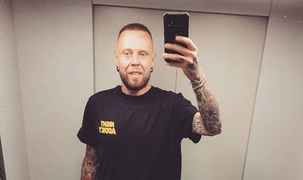 Big Boy z "Gogglebox" na plaży po zrzuceniu 160 kg. Pokazał ciało po odchudzaniu [FOTO]