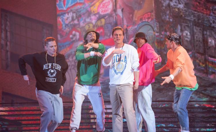 "TTBZ 15". Adam Zdrójkowski zrzuci aktorstwo dla rapu? Fenomenalne wykonanie hip-hopowego przeboju! [WIDEO]