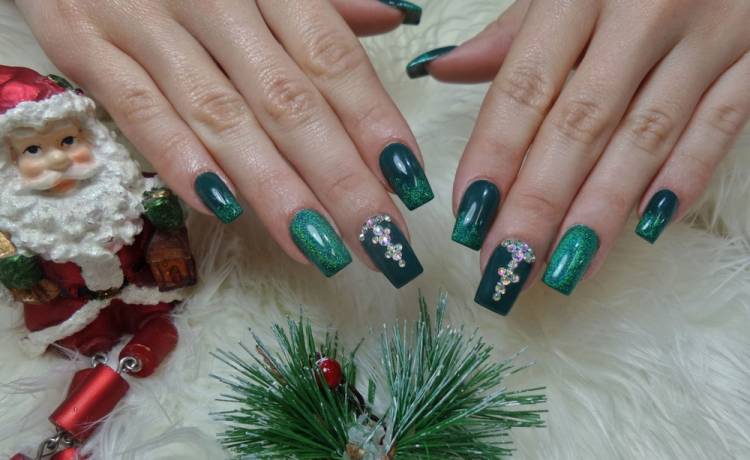 Jakie paznokcie na święta 2025? Zdjęcie ilustracyjne/Shutterstock