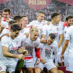 Wygrana biało-czerwonych nad Macedonią. Zobacz kto kibicował piłkarzom z trybuny stadionu