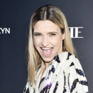 Joanna Koroniewska pozuje w bikini. Aktorka chwali się dekoltem: "Całkiem nienadmuchana"                                           