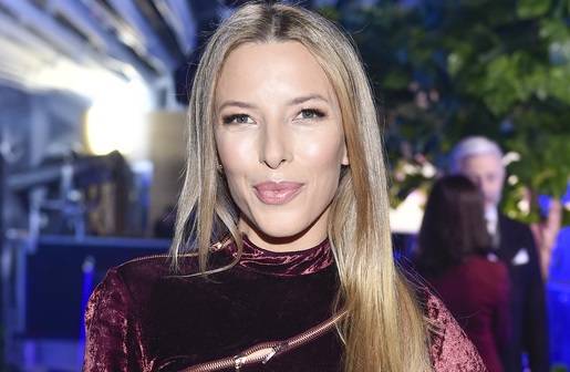 Ewa Chodakowska po mistrzowsku odpowiedziała na zaczepkę w sieci! "Brzydota mi w tym wcale nie przeszkadza"                                                    