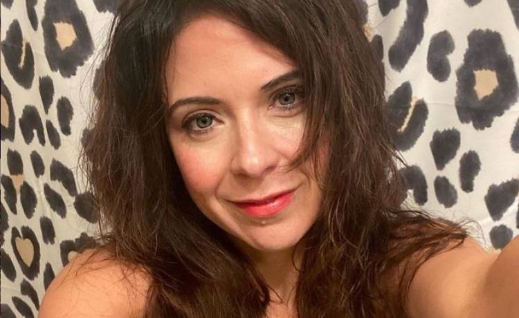 Publikowała w sieci erotyczne zdjęcia. Jej dzieci zostały wyrzucone za szkoły