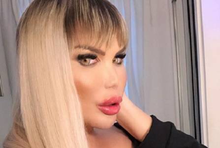 Jessica Alves eksponuje gigantyczne piersi. Tak wygląda "żywy Ken" po zmianie płci