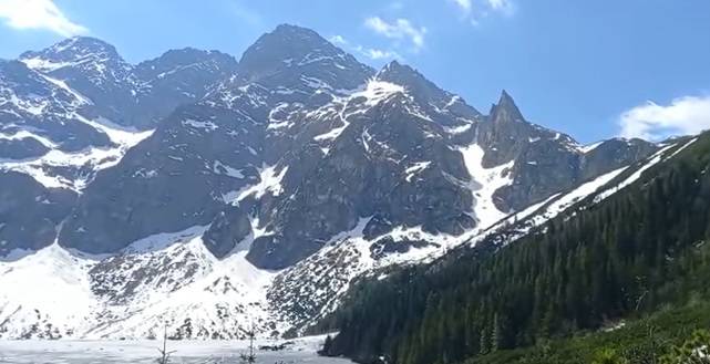 Smutny koniec bobra znad Morskiego Oka. Zwierzę nie żyje. "Tak oto bóbr Szpiglasik stał się legendą" [WIDEO]