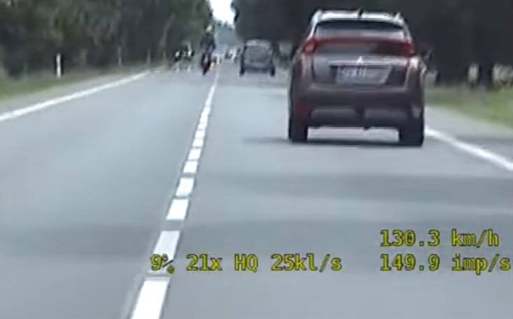 30 punktów karnych w kilka minut. Jechał na jednym kole, bez trzymania i na stojąco