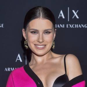 Gwiazda "365 dni" kusi na potęgę. Anna-Maria Sieklucka na nagie ciało narzuciła tylko szlafrok [ZDJĘCIA]