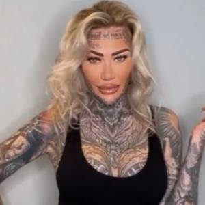 To kosztowało mnóstwo pieniędzy. Tyle wydała, żeby pokryć tatuażami prawie całe ciało [FOTO]