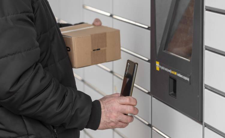 Paczkomat InPost, fot. Shutterstock/Kseniia Titova