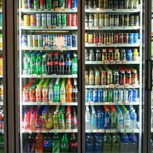 Zakaz sprzedaży niektórych napojów energetycznych osobom poniżej 18. roku życia od 1 stycznia 2024