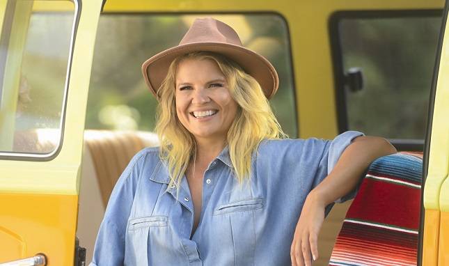 Marta Manowska "przyłapana" podczas morskiej kąpieli. Internauci nie wiedzą, gdzie podziać wzrok! "Cudne zdjęcie"