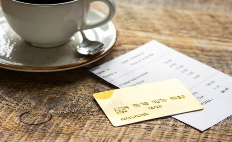 Poprosił w restauracji o łyżeczki do deseru. Za "usługę" musiał dodatkowo zapłacić [FOTO]