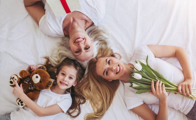 Wierszyki na Dzień Kobiet. Zaskocz swoją partnerkę, przyjaciółkę, siostrę! 