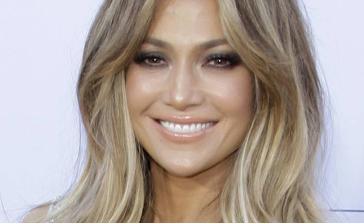 53-letnia Jennifer Lopez odsłania ciało. Artystka pozuje w bieliźnie! "Najpiękniejsza kobieta na świecie" [FOTO]