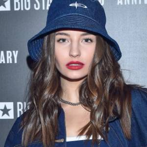 Julia Wieniawa sprzedaje swoje ubrania! "Cały dochód z aukcji przeznaczę na służbę zdrowia"                                                         