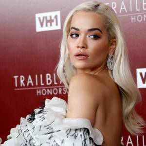 Rita Ora rozgrzewa sieć. Gwiazda zapozowała w skąpym bikini. "Myślałem, że to Jennifer Lopez" 