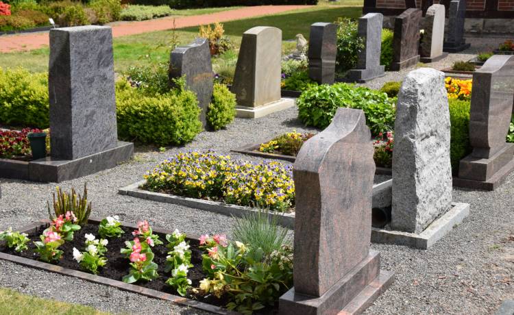 Wylądowali w szpitalu po tym, jak otworzyli grób. Stracili przytomność