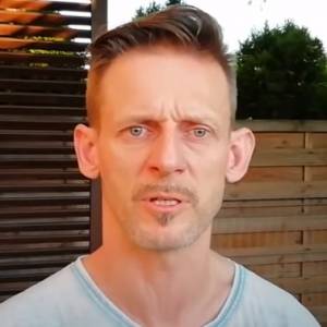 Dramatyczny apel polskiego kabareciarza. Jego partnerka choruje na raka. Michał Wójcik prosi o pomoc 