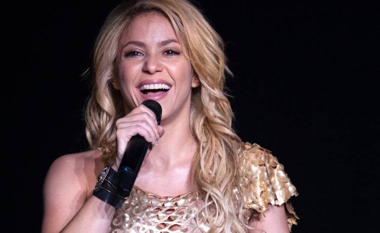 Shakira zmieniła fryzurę. Piosenkarka w takich włosach wygląda zupełnie inaczej! 