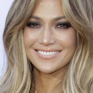 53-letnia Jennifer Lopez odsłania ciało. Artystka pozuje w bieliźnie! "Najpiękniejsza kobieta na świecie" [FOTO]