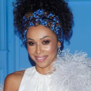 Omenaa Mensah w stroju kąpielowym. Prezenterka zapozowała z mężem  