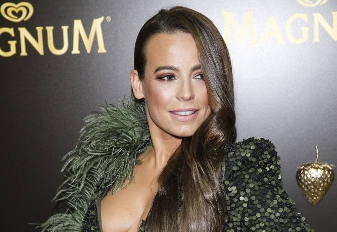 Anna Mucha w drapieżnym wydaniu. Odważnie wyeksponowany biust i obroża na szyi. "Kocica" [ZDJĘCIE]