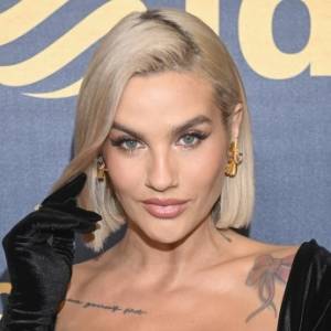 Karolina Gilon niczym syrena! Gwiazda "Love Island" na najnowszym nagraniu pozdrawia prosto z basenu [WIDEO]