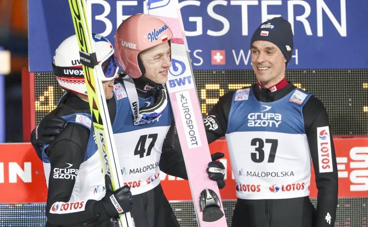 Niemcy bez oporów "zaatakowali" polskich skoczków: "Katastrofalna polska drużyna"