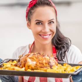 Dlatego kurczak z piekarnika wychodzi suchy. Wielu Polaków popełnia te błędy