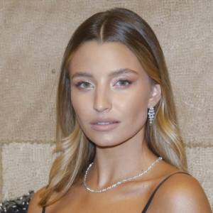 Julia Wieniawa uwodzi w białej bieliźnie. Widok zapiera dech. "Niczym anioł" [ZDJĘCIE]                                