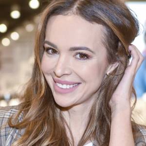 Anna Wendzikowska eksponuje opaleniznę w mocno wyciętym stroju kąpielowym. "Boska jesteś"